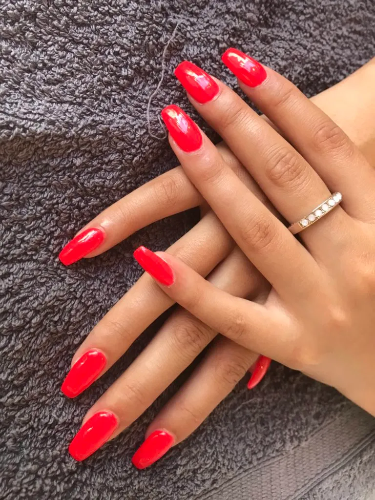 Renforcement gel sur ongles naturels avec couleur douce